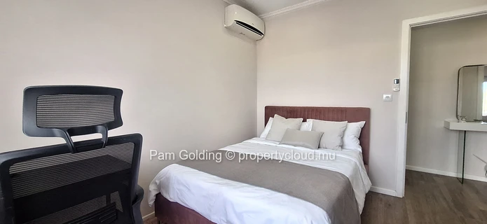 Appartement meublé au rez-de-chaussée avec jardin privé