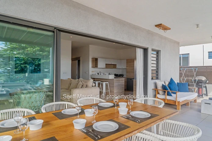 Breathtaking Panoramic Coastal Living