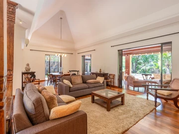 5 Bedroom Villa