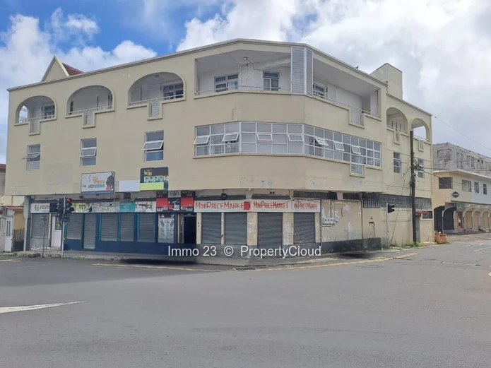 Commercial building for sale