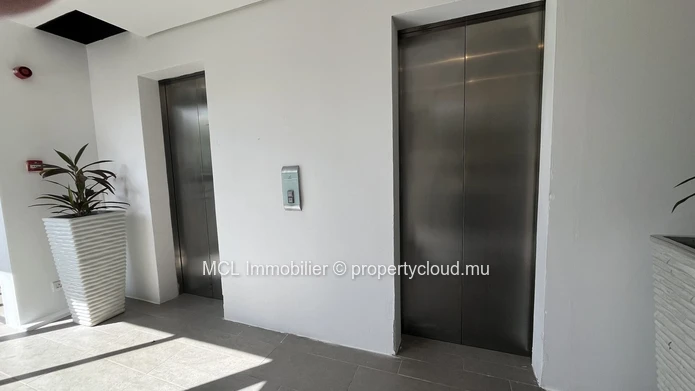 Bureau de 152 m² à vendre à Ébène
