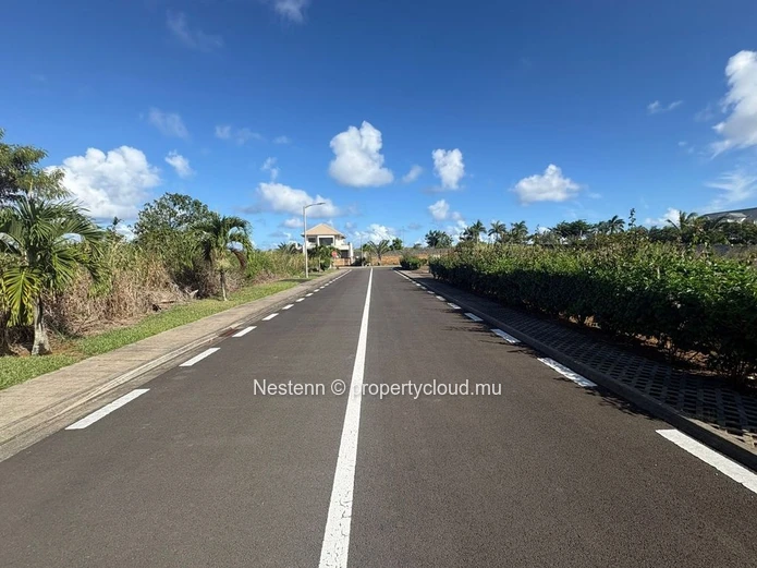 Terrain résidentiel de 912m² en résidence cloturée