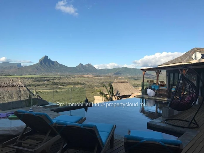 Magnifique Villa à Vendre dans la Prestigieuse Région de Tamarin, Riviere Noire.