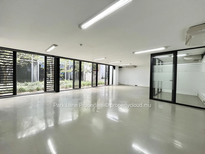 Bureaux modernes  à Phoenix – Rez-de-chaussée + Mezzanine – emplacement stratégique et cadre verdoyant