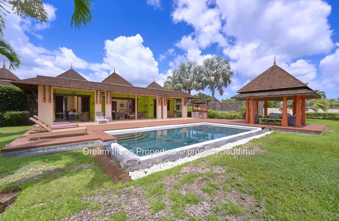 Spacious Tropical Villa On A Huge Land With Mountain Views & Sea Access At Tamarina Golf Resort - Mauritius