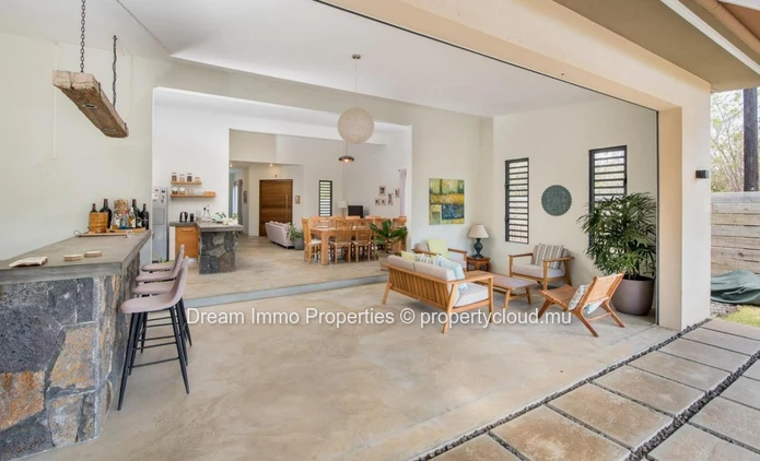 Belle Villa Sur Un Grand Terrain De 1 400 M² Proche De Grand Baie - Ile Maurice