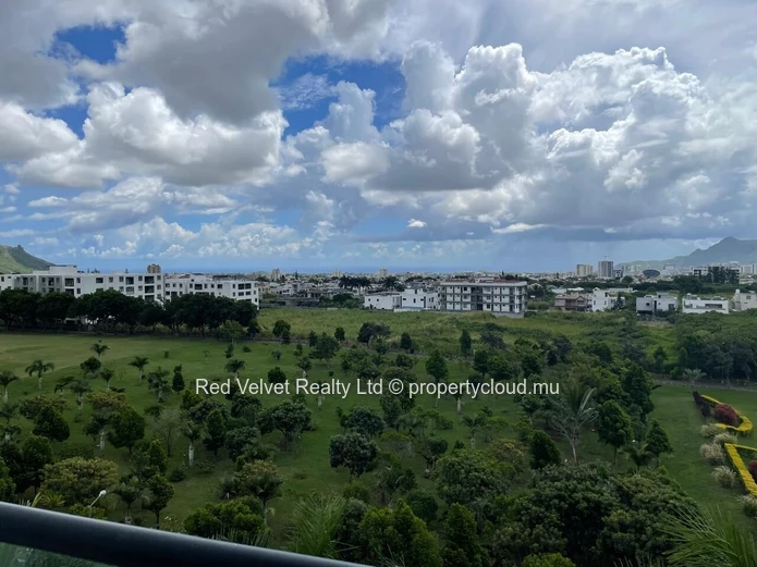 Luxury 300m² Penthouse Overlooking Parkland & Mountain Views
