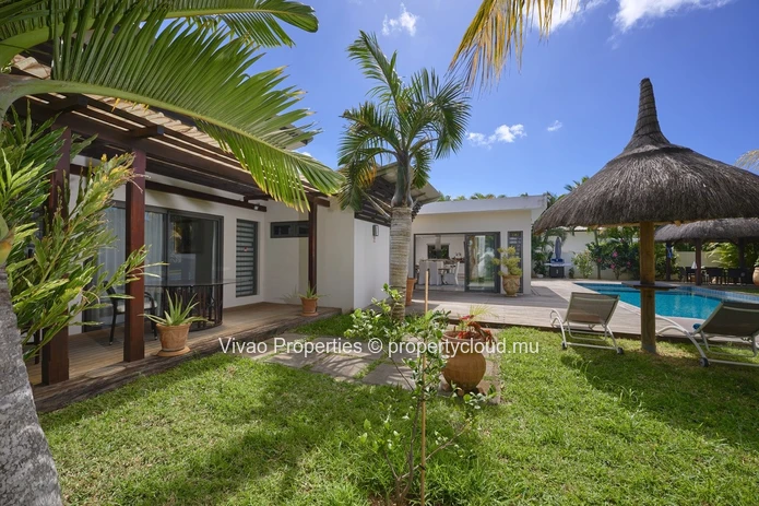 RES villa, accessible to non-Mauritians, for sale in Grand Baie, 362m² of living space, 1,185m² plot, 4 bedrooms, off...