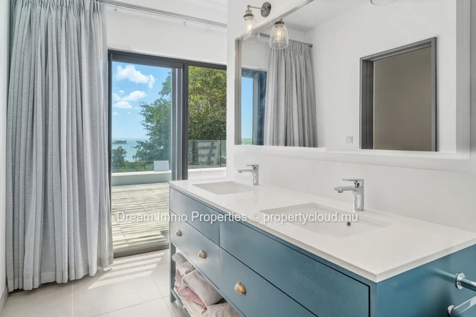 Penthouse d'exception de 3 chambres en suite avec vue panoramique sur la mer à St Antoine Private Residences – Île Ma...