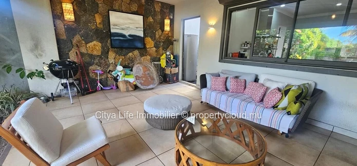 Duplex de 4 chambres avec piscine privée à vendre à Balaclava