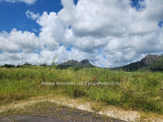 ?? Commercial Plot for Sale – Le Lotissement Pierrefonds