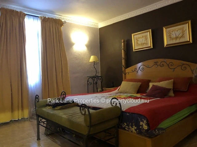 Spacious double-storey home with separate entrances in Quatre Bornes – Ideal for a large family