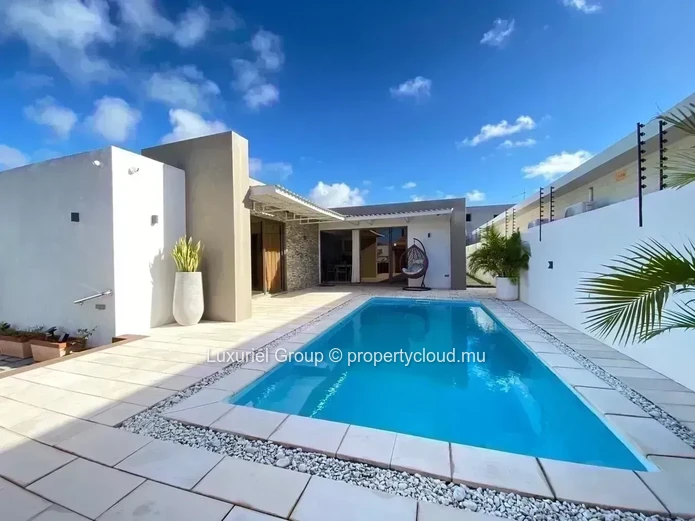Your Private Oasis in Pereybère – Modern Villa with Pool and Garden
