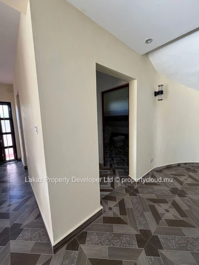 Maison meublée 4 chambres avec piscine à louer à Calodyne