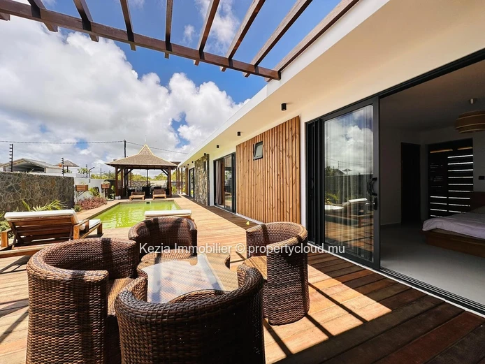 Contemporary Villa With Balinese Charm
