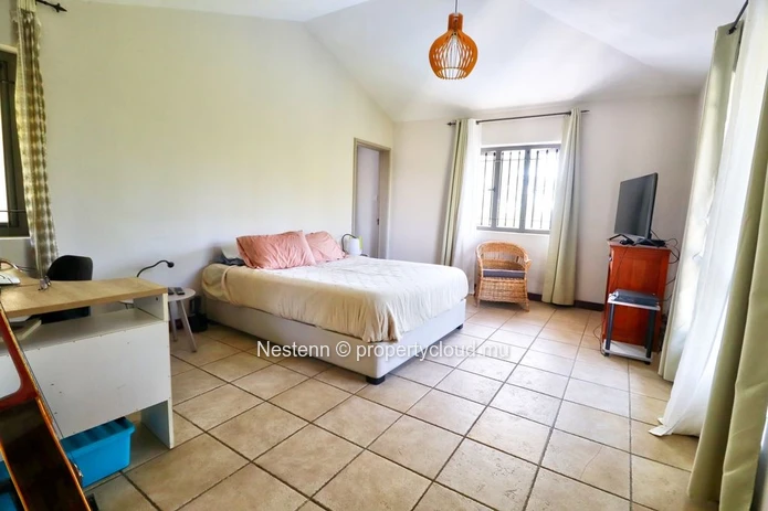 Traditional Duplex Villa in Grand Gaube with 4 bedrooms, private pool, sea view, and spacious yard. Fully furnished a...