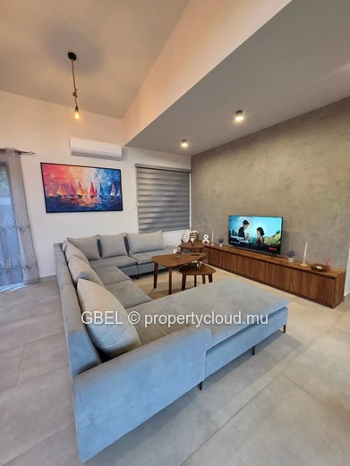 Villa moderne 4 ch, séjour ouvert et piscine à Albion