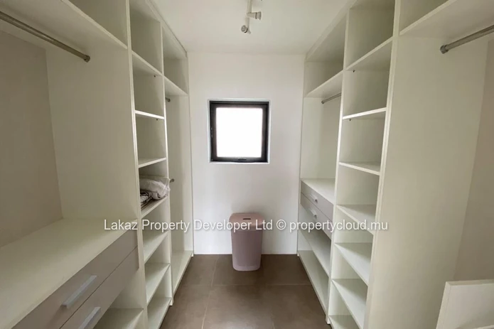 Modern villa in a residence for rent