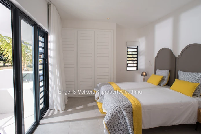 Elelgant 3-Bedroom Villa with Private Pool on the West Coast