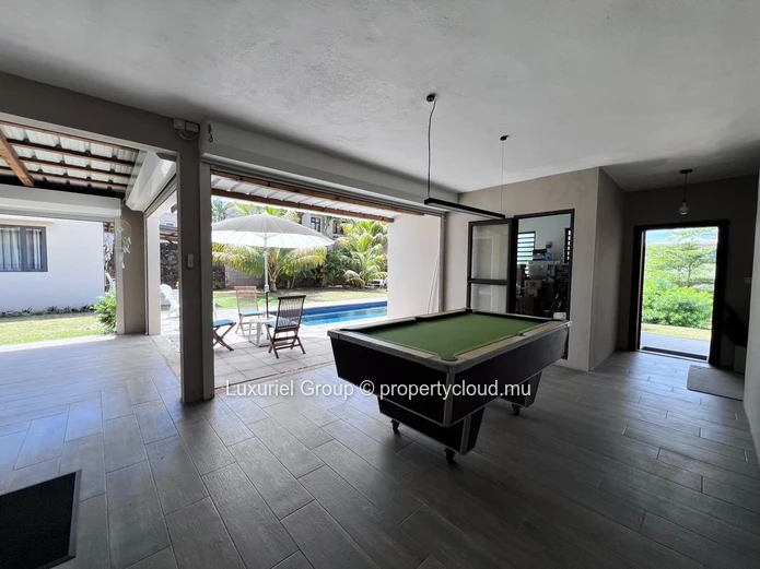 Raffinement Et Confort – Villa Moderne Avec Dépendance Et Piscine Au Sel