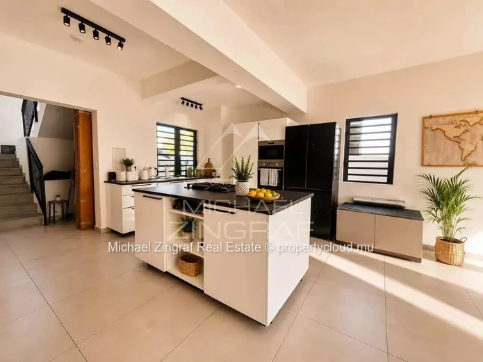 Contemporary Villa with Private Pool – La Preneuse, Black River