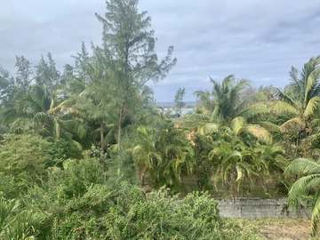 Residential land of 1,809m2 in Le Bouchon