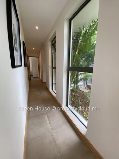 A VENDRE: villa PDS entièrement meublée  -  domaine prisé - 3 chambres en suite - piscine privée sur beau jardin  - s...