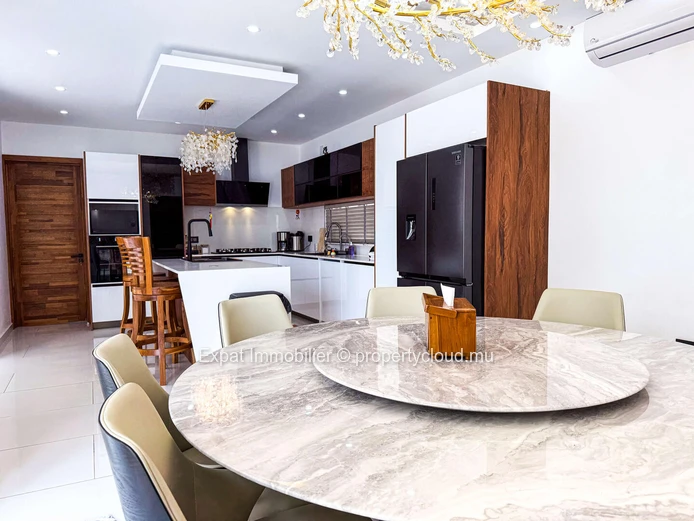 Exceptional Villa With Generous Spaces – Péreybère