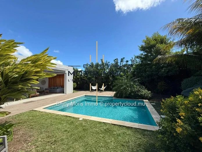 Villa contemporaine de prestige à louer à Grand Baie – 4 chambres | Piscine privée | Résidence sécurisée | 300 m²