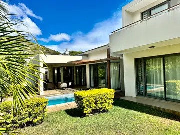 Beautiful 3 bedroom , 3 bathroom villa for rent with private pool in a secured complex