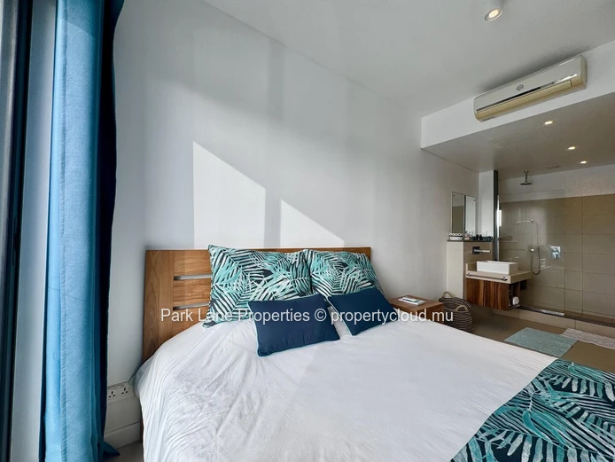 Cute waterfront apartment with view on Marina, between river and mountain.