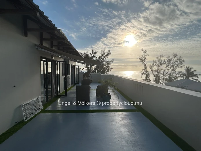 Luxury 3-Bedroom Sea View Penthouse for Rent – Flic en Flac