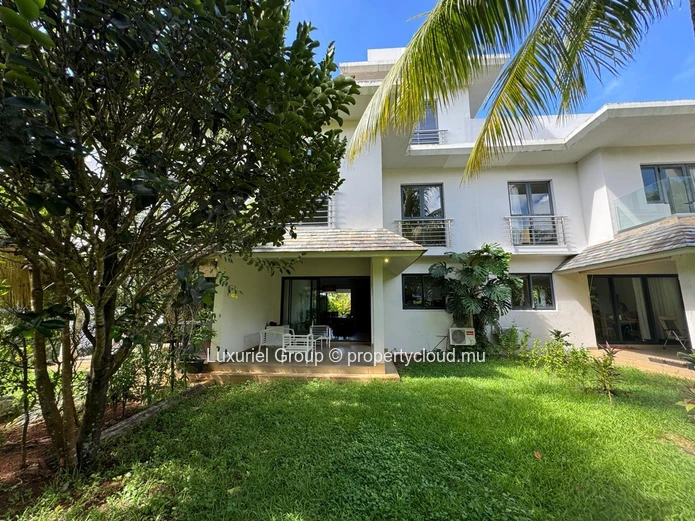 Elegance and Sea View: Prestige Triplex Villa in Azuri