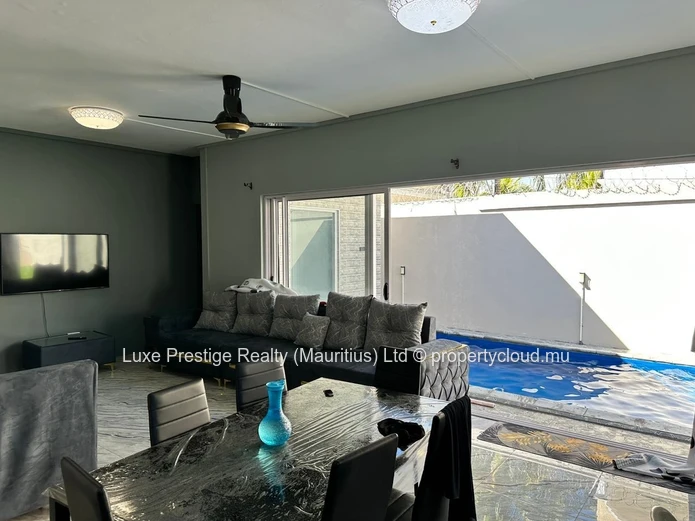 Villa moderne 3 chambres avec piscine privée à louer à Pereybere | Rs 60,000 par mois