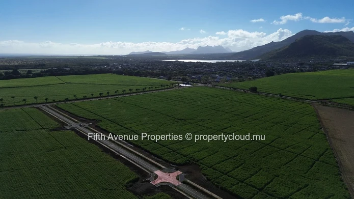 CASCAVELLE - Commercial  plot 2336m2