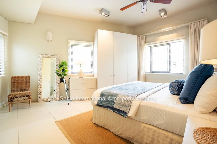Luxurious Beachfront RES Apartment in Rivière Noire with stunning views and modern amenities. 4 bedrooms, sea access,...