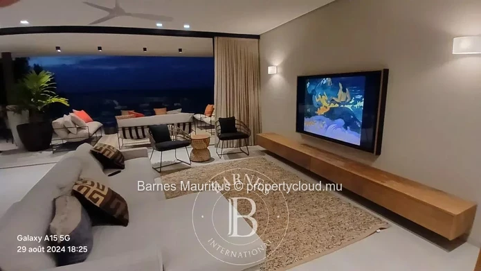 CAP MALHEUREUX - Beach front penthouse - 2 bedrooms