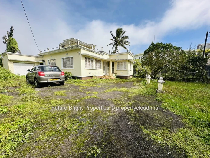 Individual House with Vast Potential in the Heart of Curepipe