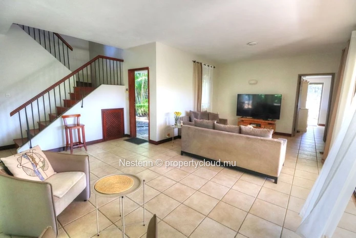 Traditional Duplex Villa in Grand Gaube with 4 bedrooms, private pool, sea view, and spacious yard. Fully furnished a...