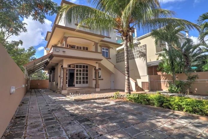 Charming 1-bedroom apartment in Grand Baie with modern amenities, close to schools and shops, ideal for comfortable l...