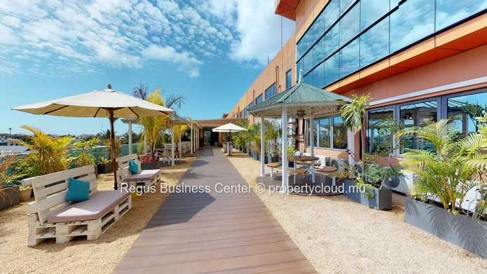 Private office space for 6 persons in Regus Grand Bay Central