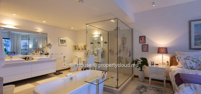 Pereybère # accès privé et vue mer # Penthouse de 359 m2  avec piscine privée et 3 chambres en suite # prix 1.700.000$
