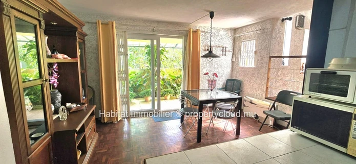 A louer : Maison meublée et équipée de 150 m², sur un terrain de 418 m² à Curepipe
