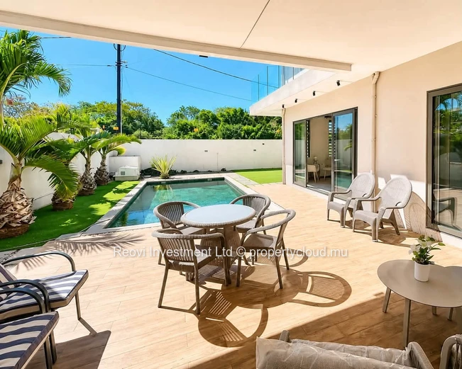 Villa Spacieuse et Moderne de 4 chambres à Grand Baie avec Piscine