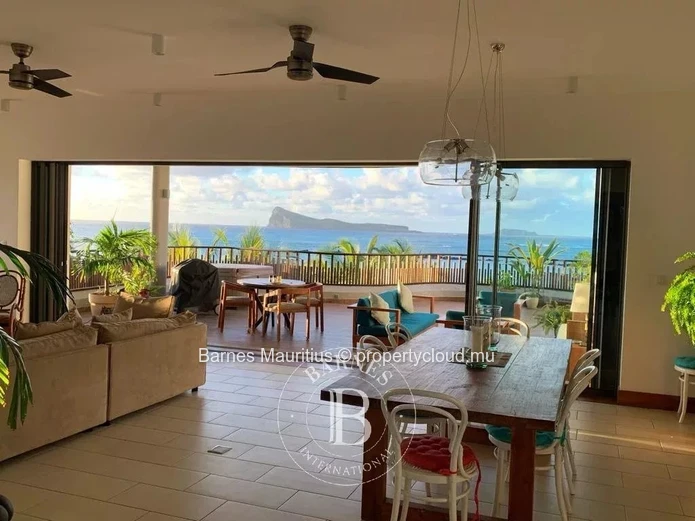 CAP MALHEUREUX – BEACH FRONT PENTHOUSE with 3 bedrooms