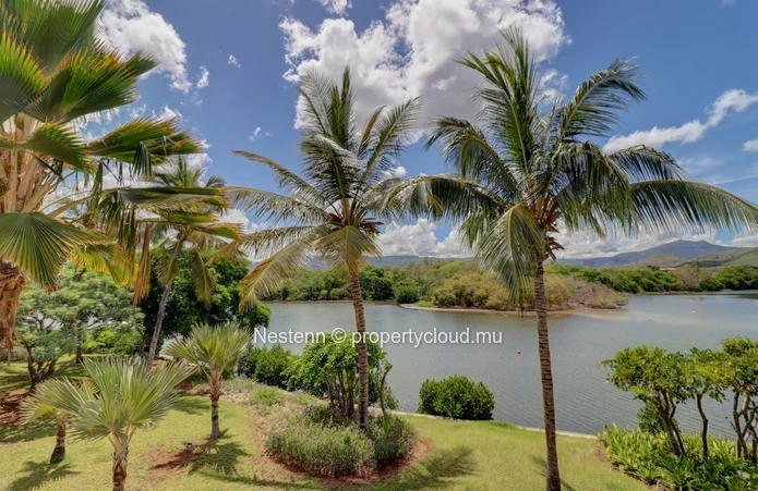 Furnished 4-bed duplex with river and mountain views, and close to the beach