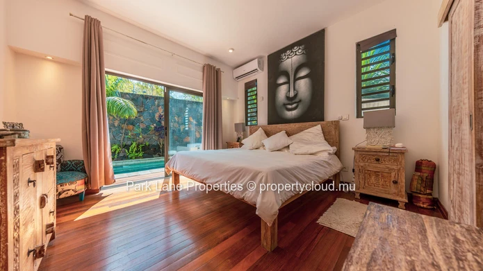 Élégante Villa de Style Balinais avec 3 Chambres, Piscine et Kiosque