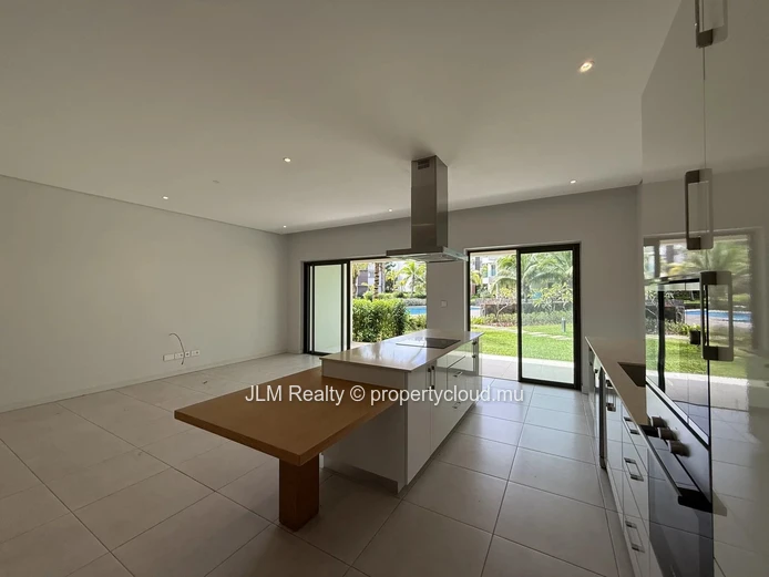 À Vendre : Appartement de 2 Chambres à Pointe aux Canonniers, Maurice