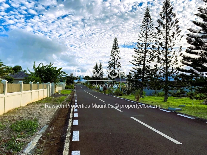 Terrain Résidentiel De 1 313 M² | Domaine Sécurisé | Mon Goût | Toute Propriete