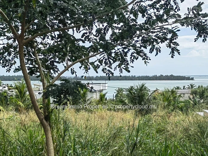 Residential land with sea & Ilot Bénitier Island in La Gaulette – Mauritius